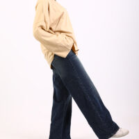woman blue jeans - Image 3