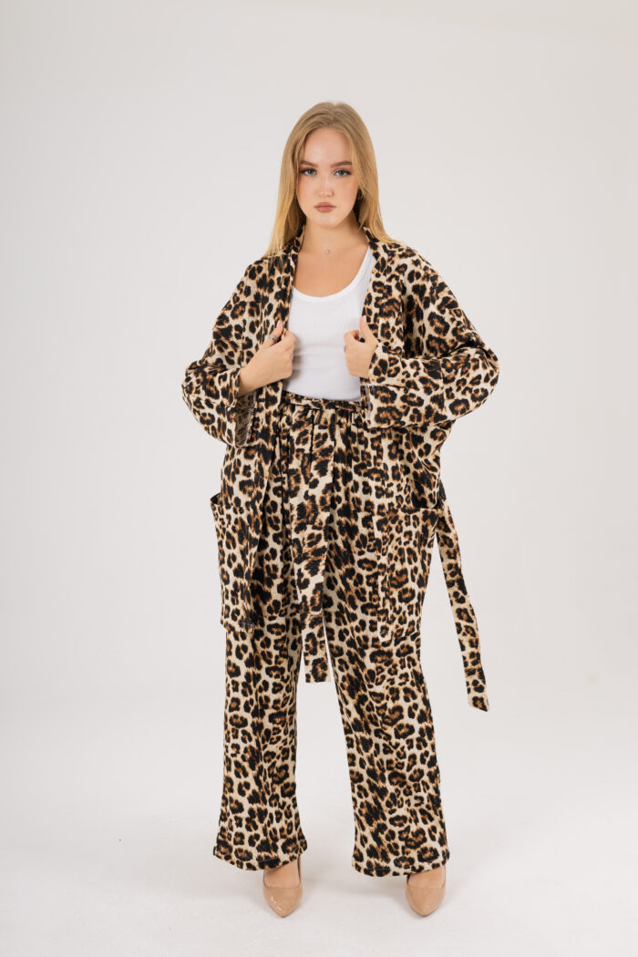 Oversize Printed Kimono and Wide-Leg Pants Set - Image 4